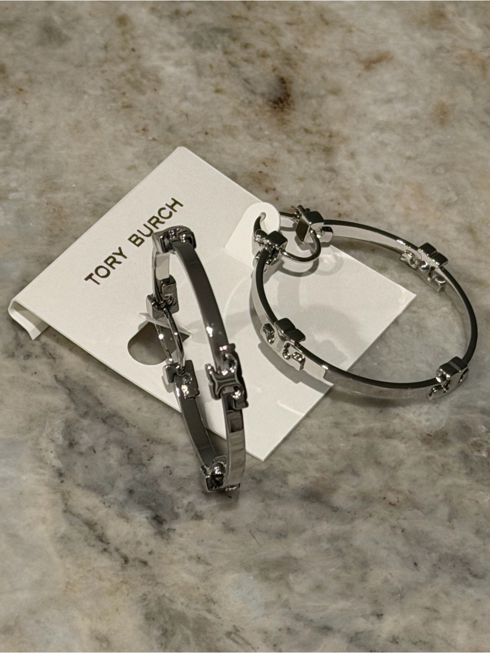 Tory Burch Serif T Hoop Earrings – Polished Silver Tone NWT GUARANTEED AUTHENTiC - Picture 4 of 16